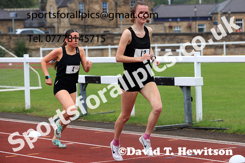 Girls 1500 metres, 2025 Northumberland Schools Track and Fields, Wentworth, Hexham. Photo: David T. Hewitson/Sports for All Pics